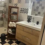Plein Centre Avec Parking דירה בסטיה