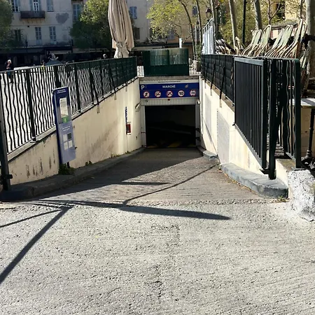 Plein Centre Avec Parking
